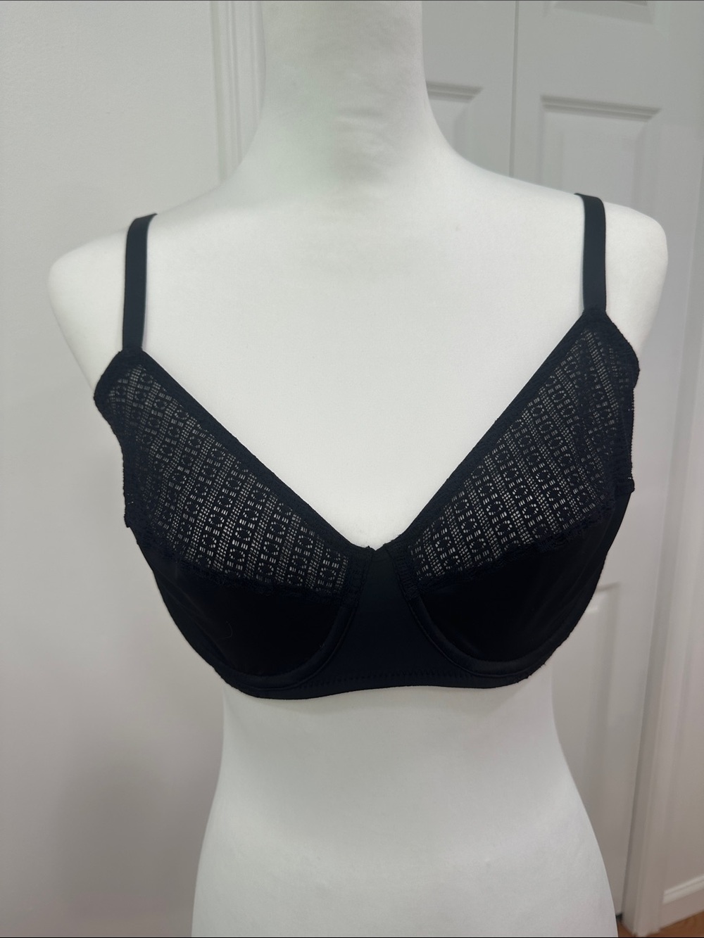 NWOT Black Lace Underwire Bra - Women Intimates